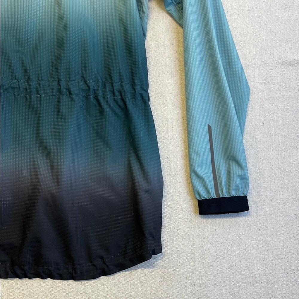New Balance Women's Teal to Black Ombre Hooded Windbreaker Jacket - Picture 6 of 9